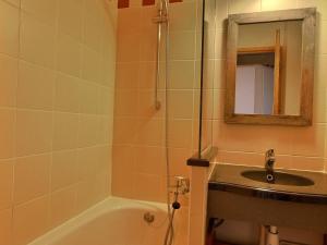 Studio cabine 4 pers, balcon, proche pistes - FR-1-455-163