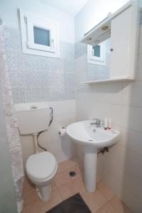 Boutique Studio 8 Contemporary Design & Cozy Vibes