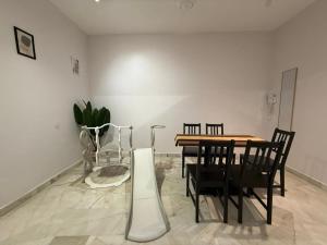 Muji Homestay, 4 bedrooms, Few mins To Lean Tower by Mr Homestay