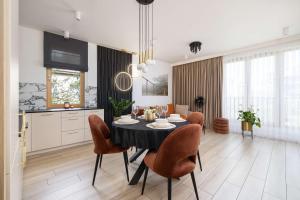 Modern Prestige Apartment with Parking in Kraków by Noclegi Renters