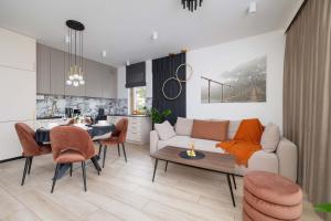 Modern Prestige Apartment with Parking in Kraków by Noclegi Renters