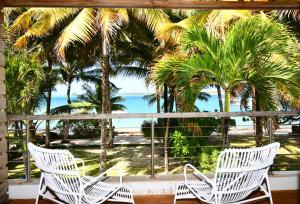 BEACHFRONT VILLA LA PELOUSE Pool, Beachfront, Trou deau douce - Mauritius