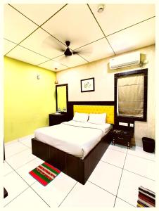 Hotel Pearl Royal # Crown Puri Near Jagannath Temple & Puri Beach # Fully Air Conditioning #Restaurant -Free Wi-Fi # Parking -Top Rated Hotel In Puri