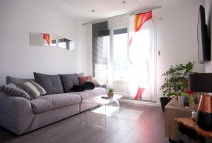 Le Remarquable à Saint Martin dHères - Situé au Calme - Proche de Grenoble des Centre de Formations et du Campus - 1 Lit King Size et un lit simple - Climatisation - Balcon - Parking gratuit - Vue montagne - Proche Station de Ski