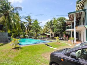 Lake View Resort by TropiCube