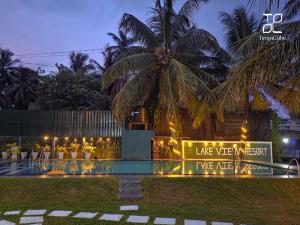 Lake View Resort by TropiCube