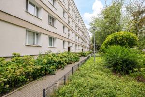 Lewartowskiego Royal Blue Apartment by BookingHost