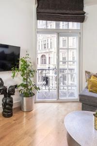 Boutique apartment with balconies - in the very heart of Leeds