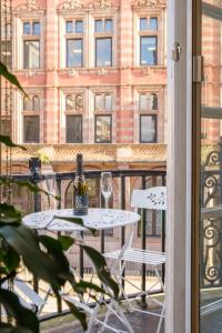 Boutique apartment with balconies - in the very heart of Leeds