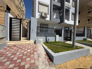 Cozy stay near auc with Private entrance