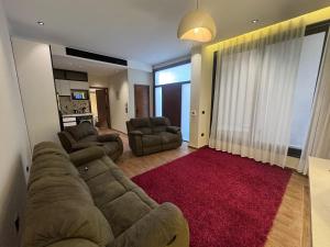Cozy stay near auc with Private entrance