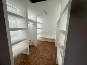 Cozy stay near auc with Private entrance