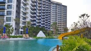 Baan Thew Talay Blue Sapphire