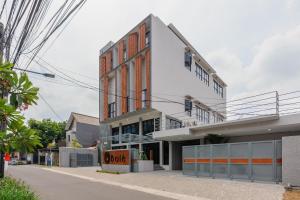 Urbanview Hotel Puri Indah