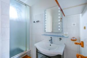 Orange Velodrome, 4 personnes