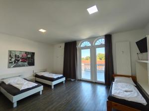 Spacious Worker Apartments with Rooftop Terrace - Up to 21 Guests