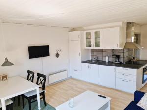 Apartment Emira - 50m from the sea by Interhome