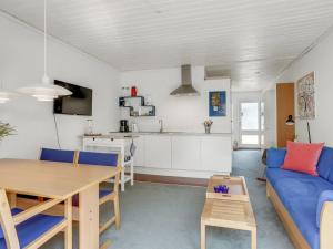 Apartment Nomi - 85m from the sea by Interhome