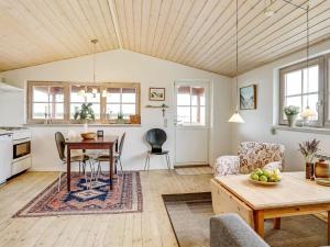 Holiday Home Topi - 15m from the sea by Interhome