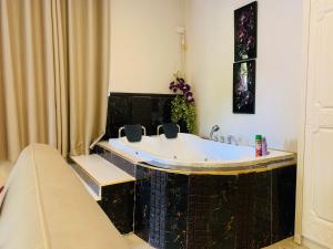 Labelva court Mosi oa tunya