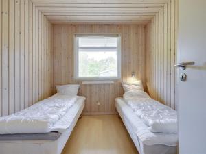 Holiday Home Lottje - 300m from the sea by Interhome