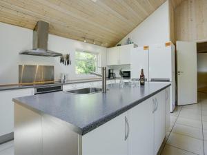 Holiday Home Lottje - 300m from the sea by Interhome