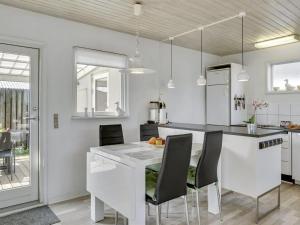 Holiday Home Alvina - 25m from the sea by Interhome