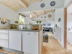 Holiday Home Jenny - 140m from the sea by Interhome