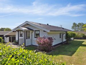 Holiday Home Wrange - 150m from the sea by Interhome