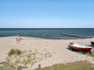 Holiday Home Diertje - 10m from the sea by Interhome