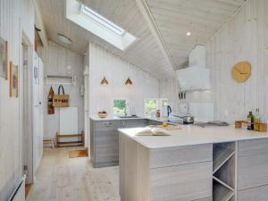 Holiday Home Diertje - 10m from the sea by Interhome