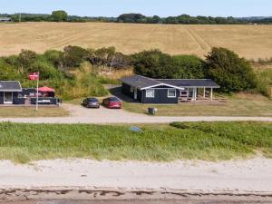 Holiday Home Bertold - 20m from the sea by Interhome