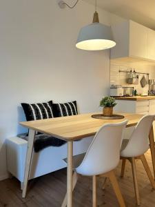 MySchluchseehome Gemütliche Ferienwohnung mit Südbalkon und Pool im Haus