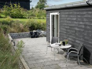 Holiday Home Lyly - 100m from the sea by Interhome