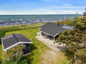 Holiday Home Stacie - 10m from the sea by Interhome