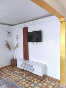 charming small villa with garden near to the beach