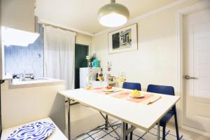 # Gimpo Airport # Songjeong Station 3 minutes # Hongdae 30 minutes # Food Street # 5th Floor # Elevator