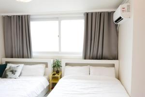 # Gimpo Airport # Songjeong Station 3 minutes # Hongdae 30 minutes # Food Street # 5th Floor # Elevator