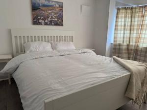 Cosy 3 Bedroom Home, Parking & Bus