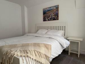 Cosy 3 Bedroom Home, Parking & Bus