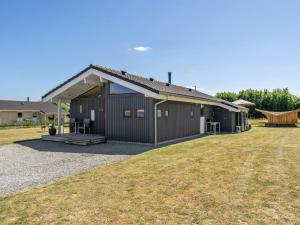 Holiday Home Ela - 500m from the sea by Interhome