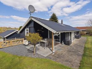 Holiday Home Petrus - 750m from the sea by Interhome