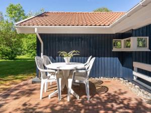 Holiday Home Bole - 400m from the sea by Interhome