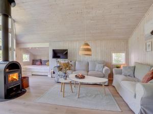 Holiday Home Bole - 400m from the sea by Interhome