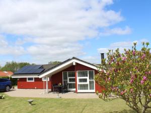 Holiday Home Inge - 300m from the sea by Interhome