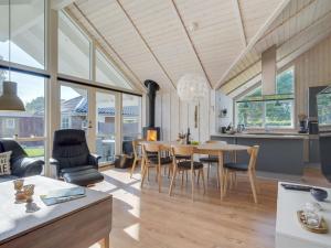 Holiday Home Hellena - 90m from the sea by Interhome