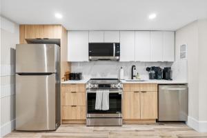 2-Bedroom Garden Suite, Private Entrance & Washer & Dryer, U Street