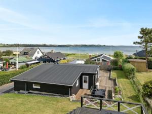 Holiday Home Elain - from the sea by Interhome