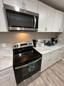 2BR King and Queen beds Games Stadium 6Flags Airport