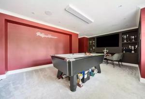 Country Manor Pool & Spa Games Room Cinema
